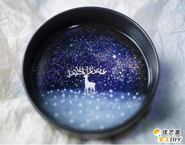 精美的滴胶驯鹿星空碗    如何用木碗和滴胶改造成精致唯美的驯鹿星空碗_www.youyix.com