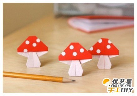 教你如何制作可爱的卡通小蘑菇手工折纸 玩具可爱的小蘑菇 手工折纸玩具小蘑菇教程图解_www.youyix.com