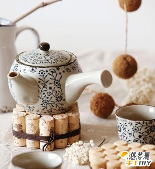 利用废旧酒塞手工创意制作的各种各种漂亮唯美实用的作品 废旧酒塞的各种用处制作_www.youyix.com