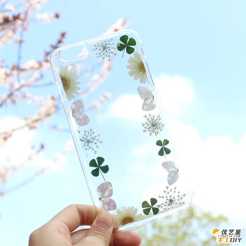 真花和手机壳结合的手工制作作品 唯美艺术文艺超级美的手工diy手机壳_www.youyix.com