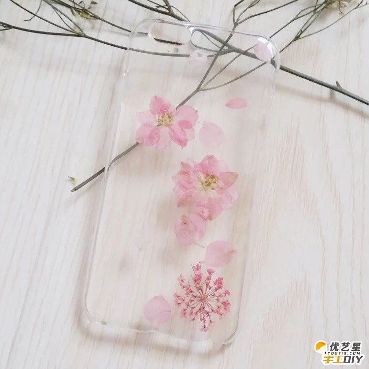 真花和手机壳结合的手工制作作品 唯美艺术文艺超级美的手工diy手机壳_www.youyix.com