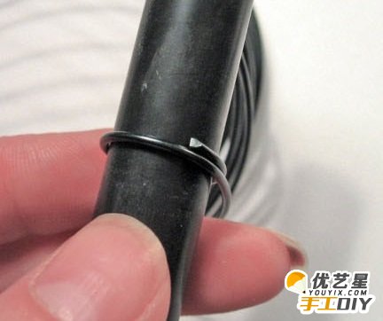 自制旧物改造琥珀项链 精美树脂饰品挂坠 手工旧物改造琥珀项链的教程图解_www.youyix.com