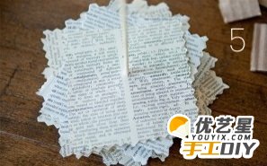 手工废纸制作圣诞树 创意逼真环保废纸制作圣诞树 手工旧物改造圣诞树教程图解_www.youyix.com