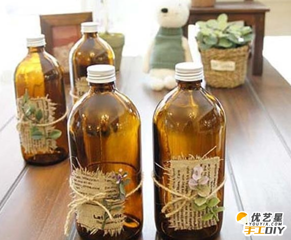 如何利用多个废弃的玻璃瓶创意出各种风格的作品 玻璃瓶手工制作创意性设计艺品教程_www.youyix.com