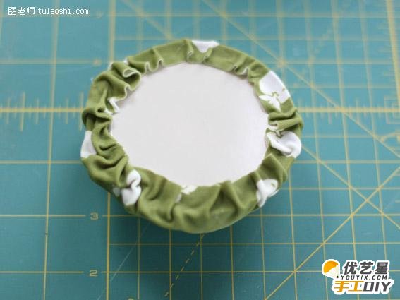 废瓶罐创意改造制作成娃娃针线包 可爱娃娃针线包的手工制作教程 手工diy制作教程_www.youyix.com