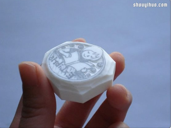 手工制作出精美漂亮的小女孩图案的橡皮章藏书票 DIY创意的手工橡皮章教程_www.youyix.com