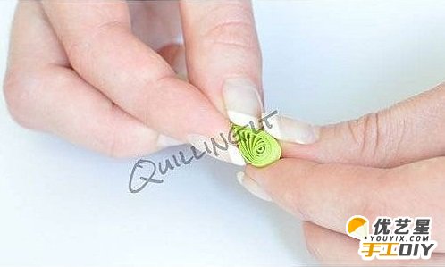 手工折纸柠檬片首饰耳环 逼真又富有创意的柠檬片耳环 手工折纸柠檬片耳环首饰教程图解_www.youyix.com