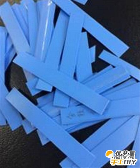 如何简单地制作出植物标签 塑料垫板手工制作独特又简约的植物小标签教程图解_www.youyix.com