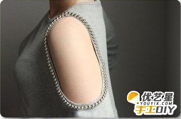 夏天女生短袖改造成好看清新有洞的短袖手工教程图解 洞洞袖管更时尚更好看_www.youyix.com