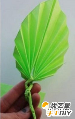 手工DIY树叶的折纸方法 精美新颖又独特简约的纸叶子 简单地折纸制作步骤过程_www.youyix.com