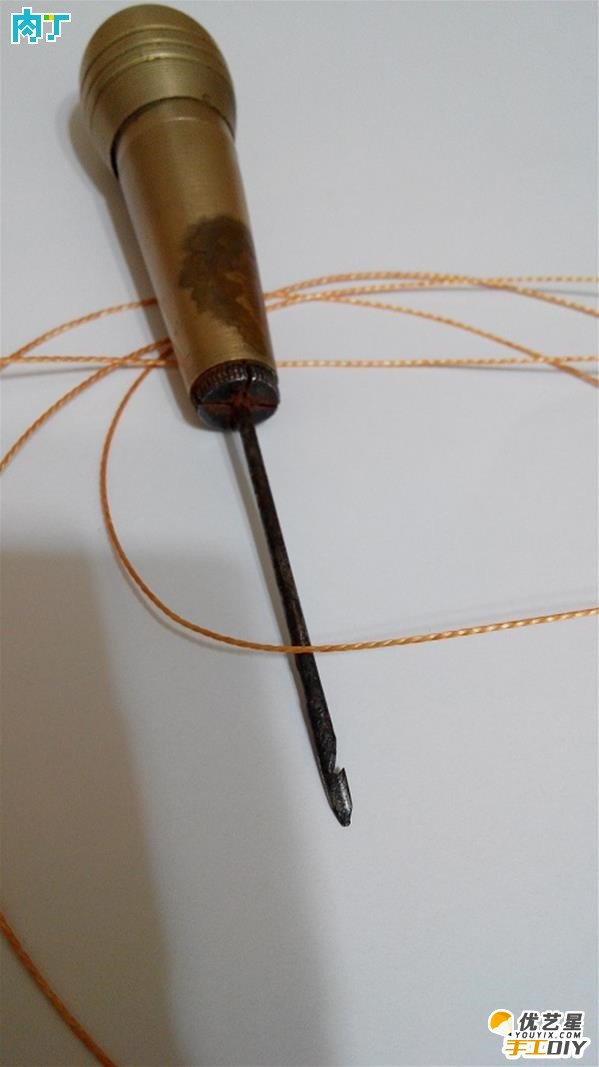 废旧牛仔裤的创意diy改造制作教程 用废旧牛仔裤创意改造成原始野人拖鞋_www.youyix.com