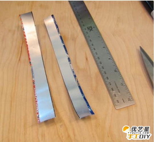 如何利用易拉罐手工制作出漂亮创意美食模具 DIY易拉罐变废为宝制作模具过程_www.youyix.com