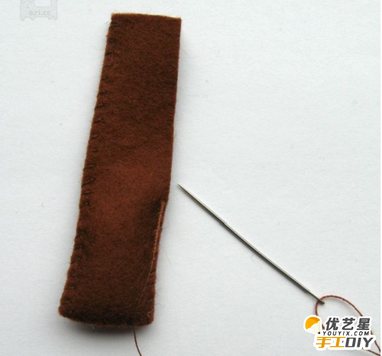 如何利用布料来手工制作出一些可爱的玩偶 简单的布艺活制作小树木玩偶教程_www.youyix.com
