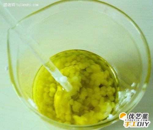 如何手工自制润唇膏的制作教程 蜂蜜维E润唇膏的手工diy制作步骤教程_www.youyix.com