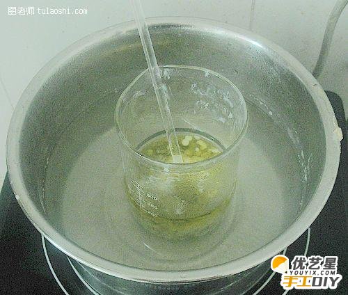 如何手工自制润唇膏的制作教程 蜂蜜维E润唇膏的手工diy制作步骤教程_www.youyix.com