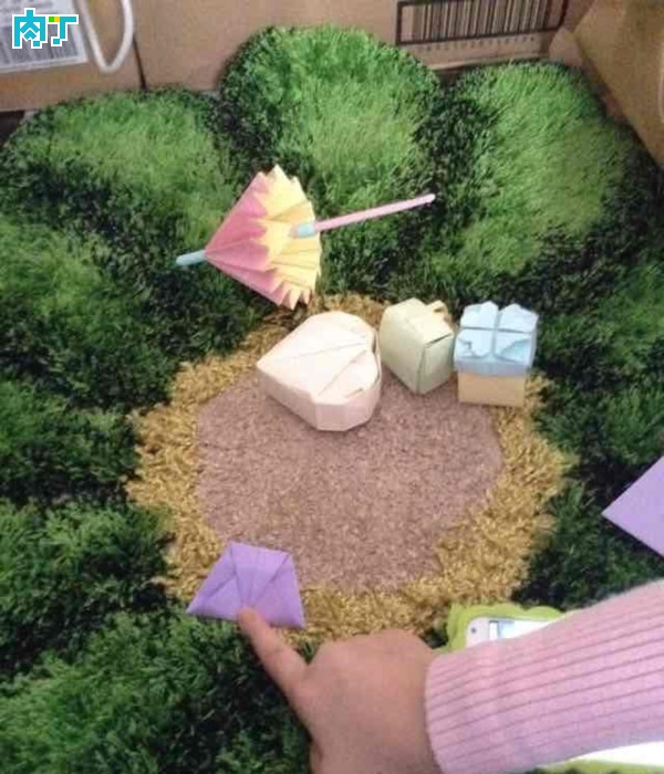 如何用纸来折出逼真的棒棒糖 棒棒糖的手工diy折纸制作教程 手工diy创意折纸教程_www.youyix.com