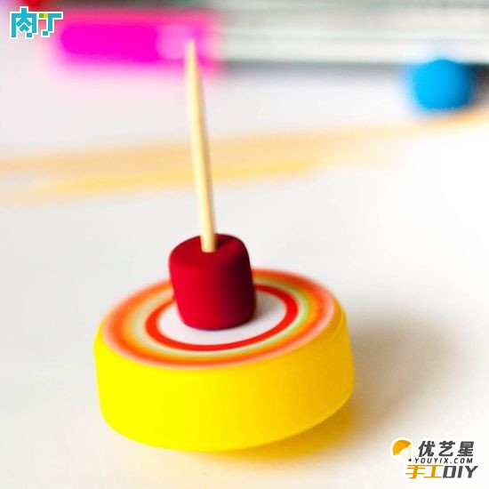 瓶盖的创意回收改造成小陀螺制作教程 废旧物瓶盖的diy回收改造利用 手工创意diy改造_www.youyix.com
