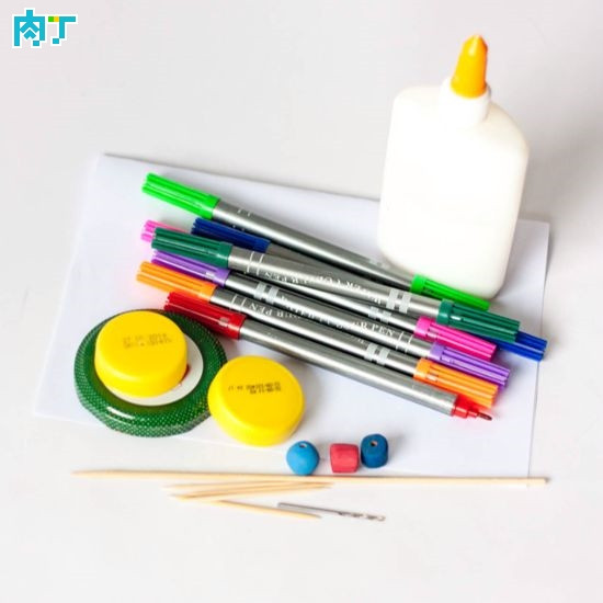 瓶盖的创意回收改造成小陀螺制作教程 废旧物瓶盖的diy回收改造利用 手工创意diy改造_www.youyix.com
