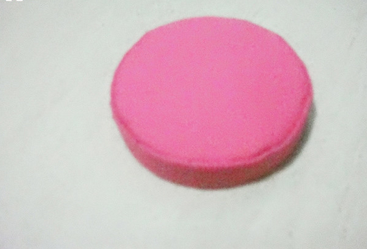 如何巧妙利用废弃的玻璃瓶手工制作出精美小礼物 玻璃瓶的废物利用的教程_www.youyix.com