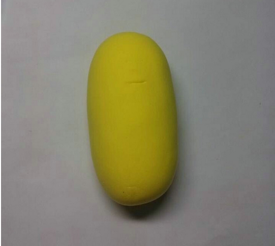 手工DIY制作穿黑色西装的粘土小黄人玩偶的做法 可爱小巧的玩偶小黄人的教程_www.youyix.com