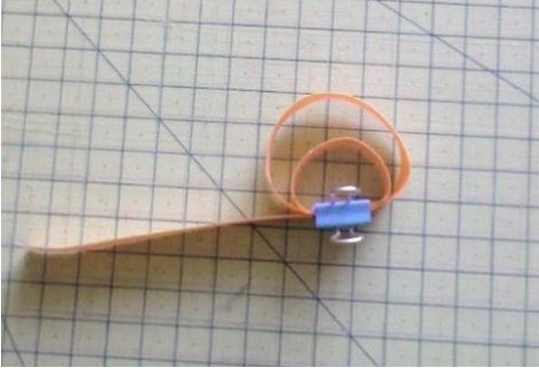 手工DIY制作出好看精美的衍纸小鸡作品 简单制作衍纸小鸡的纸艺做法教程_www.youyix.com