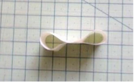 手工DIY制作出好看精美的衍纸小鸡作品 简单制作衍纸小鸡的纸艺做法教程_www.youyix.com